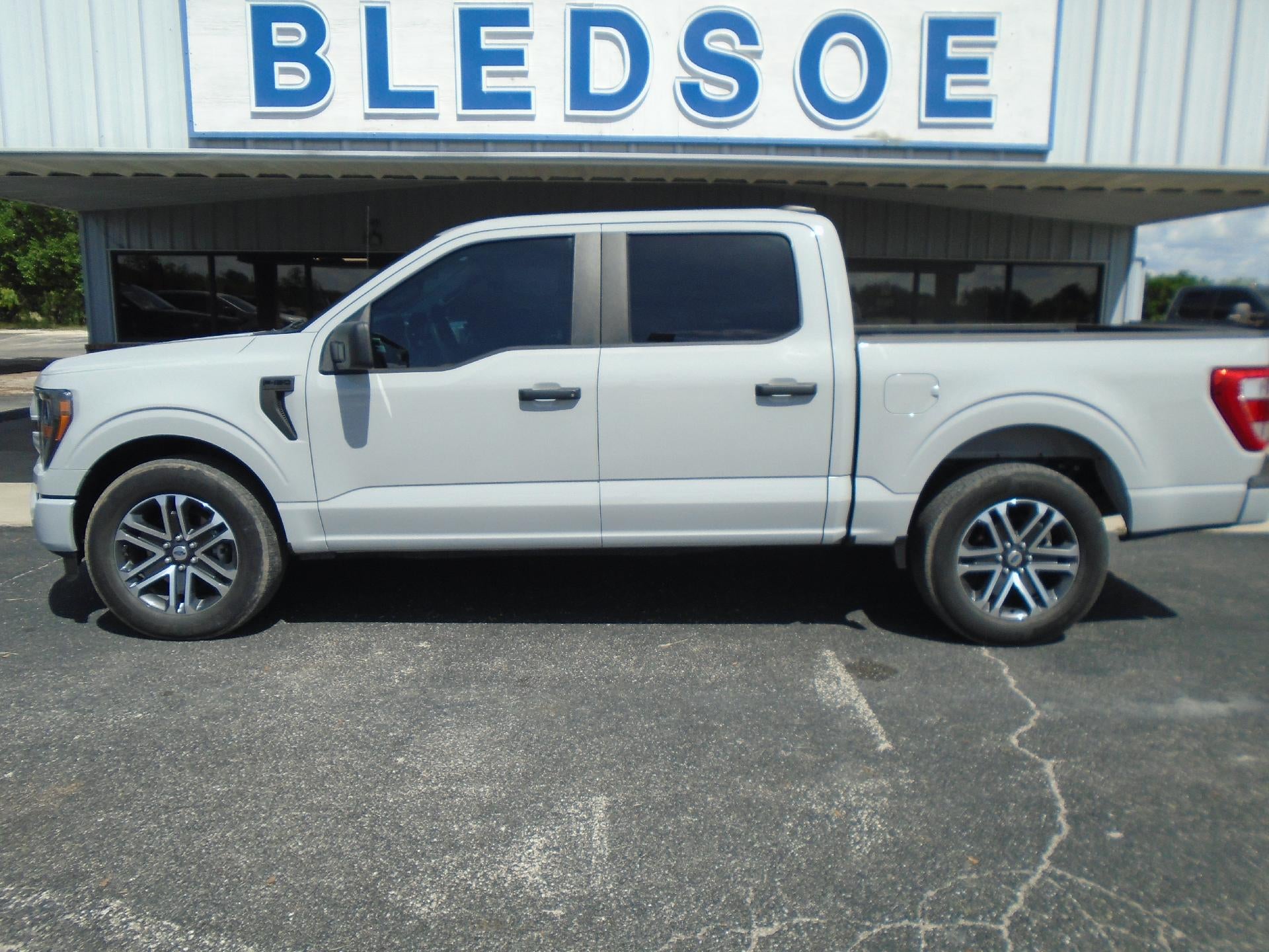2023 Ford F-150 XL 2WD SuperCrew 5.5' Box