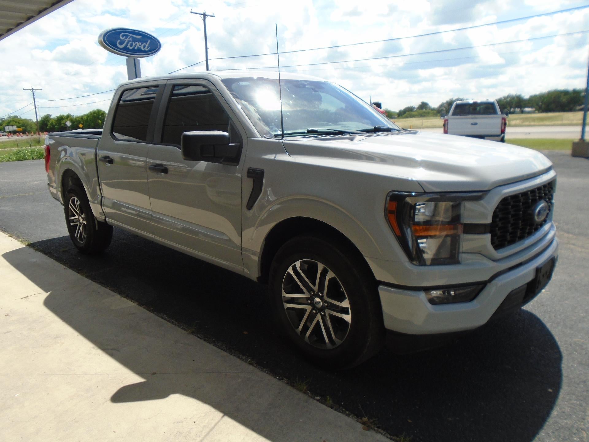 2023 Ford F-150 XL 2WD SuperCrew 5.5' Box