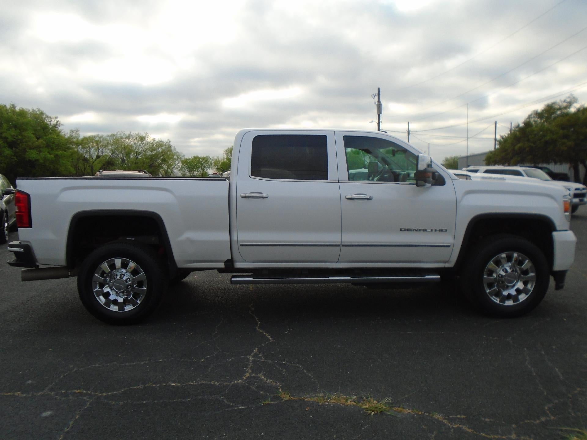 2019 GMC Sierra 2500 HD Crew Cab Standard Box 4-Wheel Drive Denali