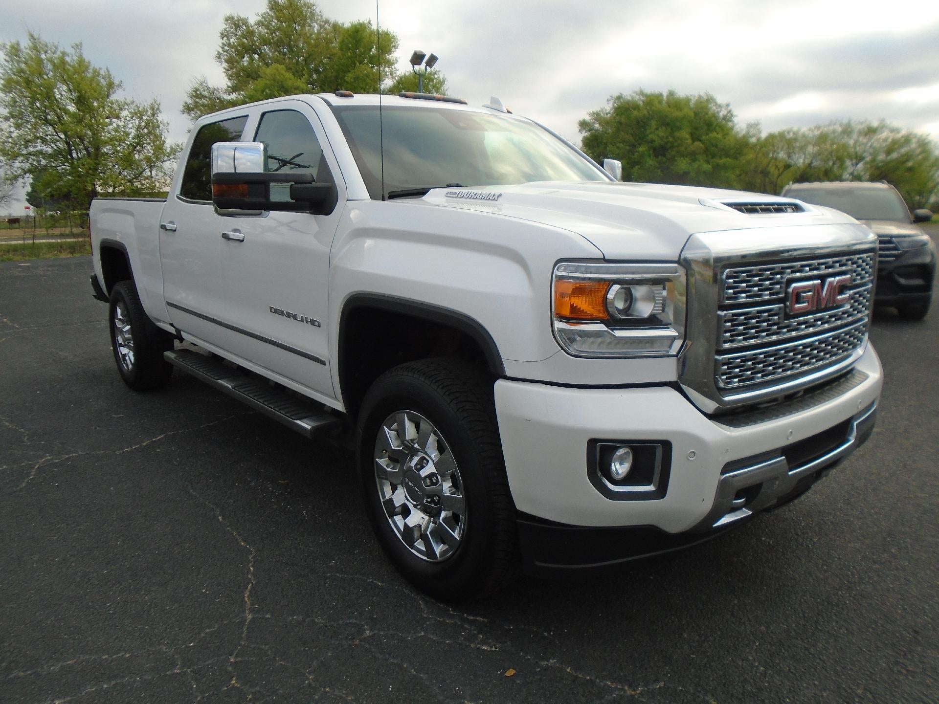 2019 GMC Sierra 2500 HD Crew Cab Standard Box 4-Wheel Drive Denali