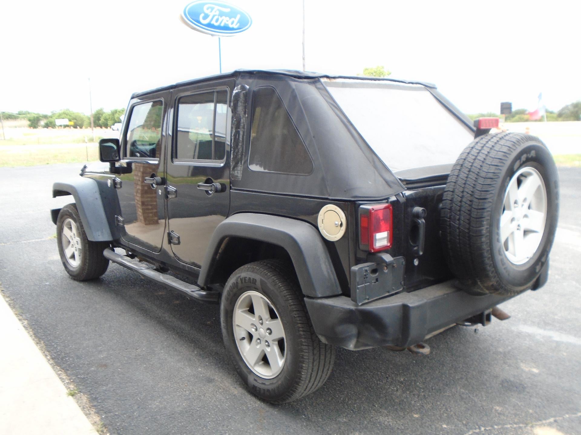 2010 Jeep Wrangler Unlimited 4WD 4dr Sport